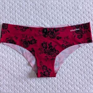 NWT La Vie En Rose | Seemless Red and Black Floral Cheeky Briefs